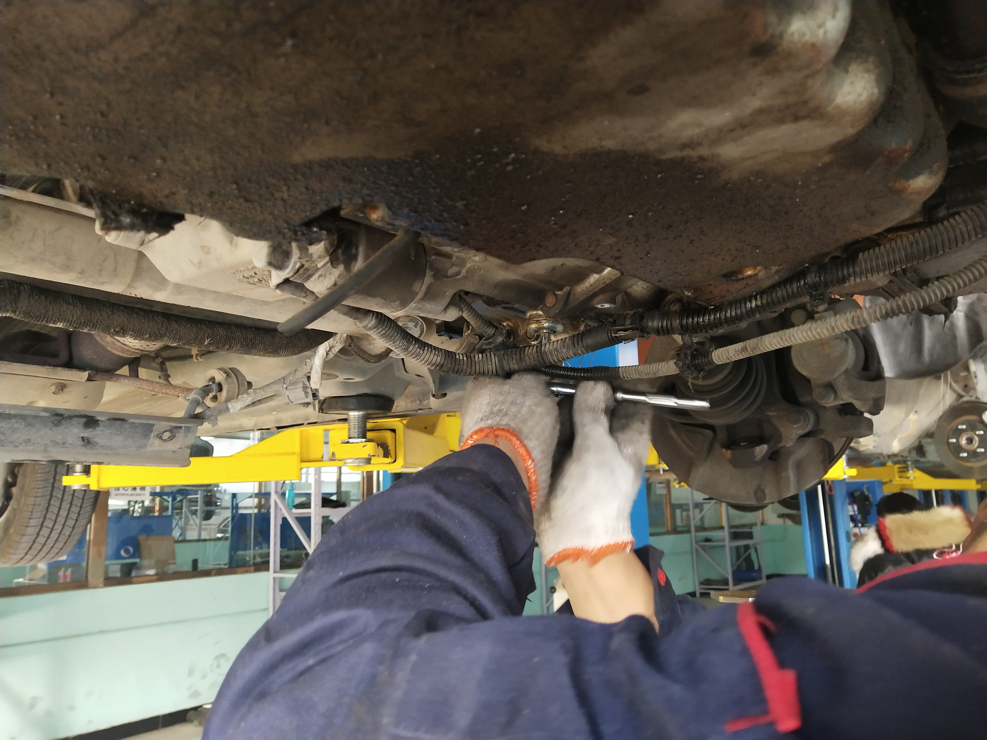 北京路虎汽车锁档跑不起来现象变速箱维修