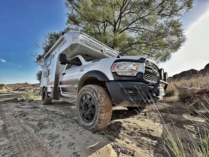 旅美灵域5500s四驱越野房车旅居车身份不报废