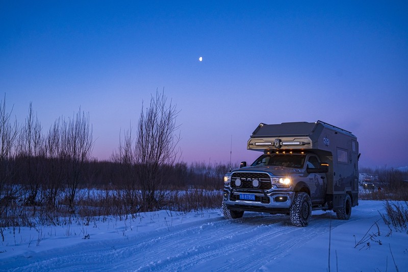 旅美灵域5500n四驱越野房车复式车尾阳台
