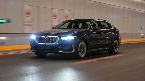 人生第一辆豪华纯电车,宝马i5带回家!>553_311