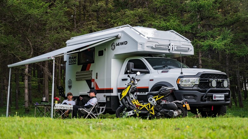 旅美灵域5500u四驱越野房车,舒适,安全的居住空间