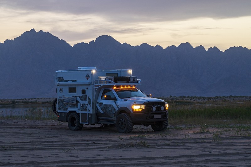 旅美灵域5500k四驱越野房车揭秘越野房车自驾游的真实生活